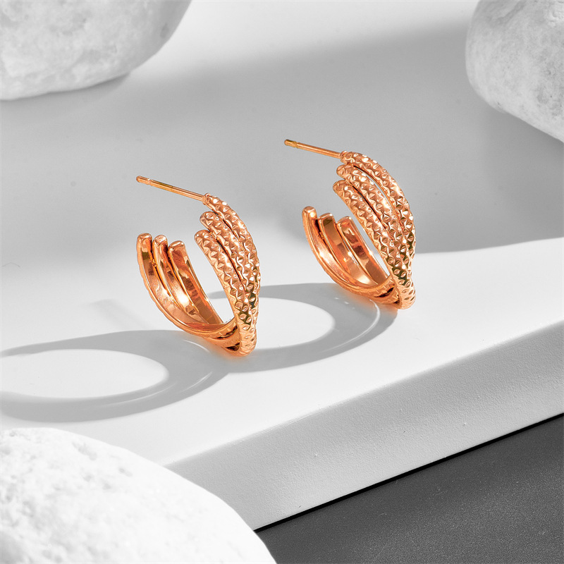 1 Pair Quantity 1 Pair Retro Lady C Shape Solid Color Plating Titanium Steel Ear Studs