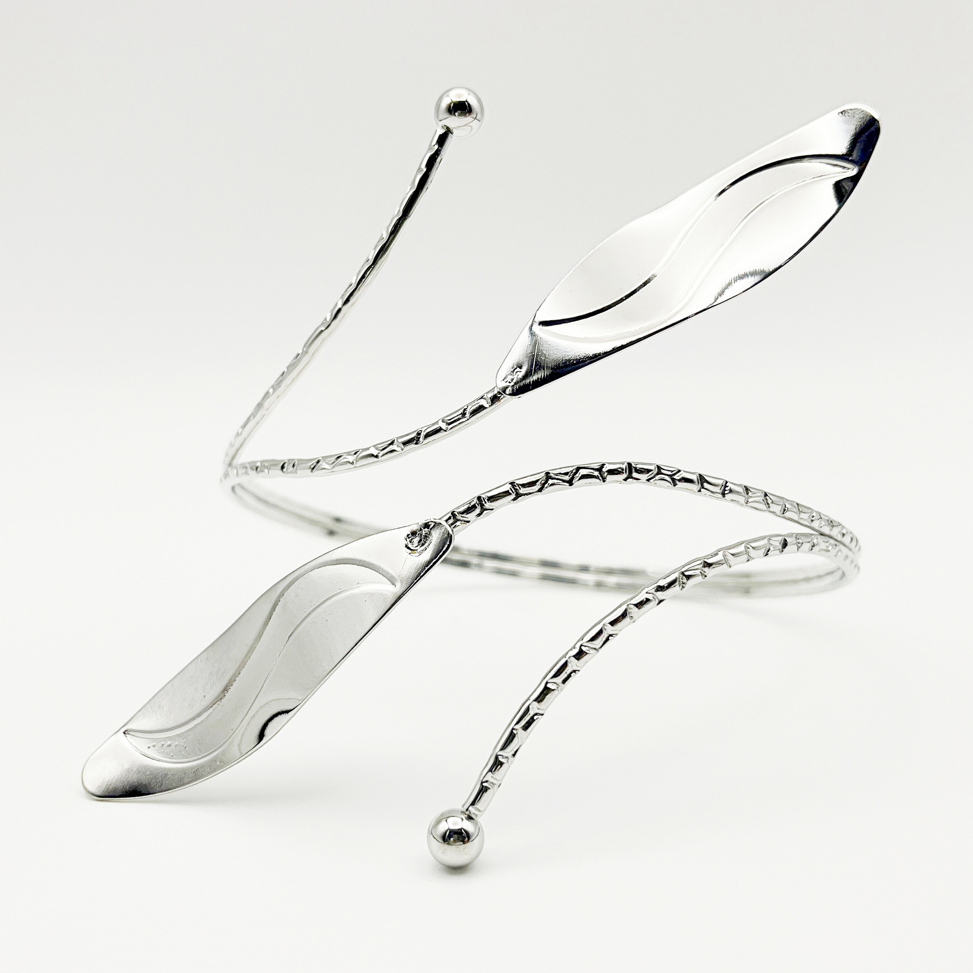 Minimalist Double Layered Cross Matte Open Bracelet For Women_voghion.com