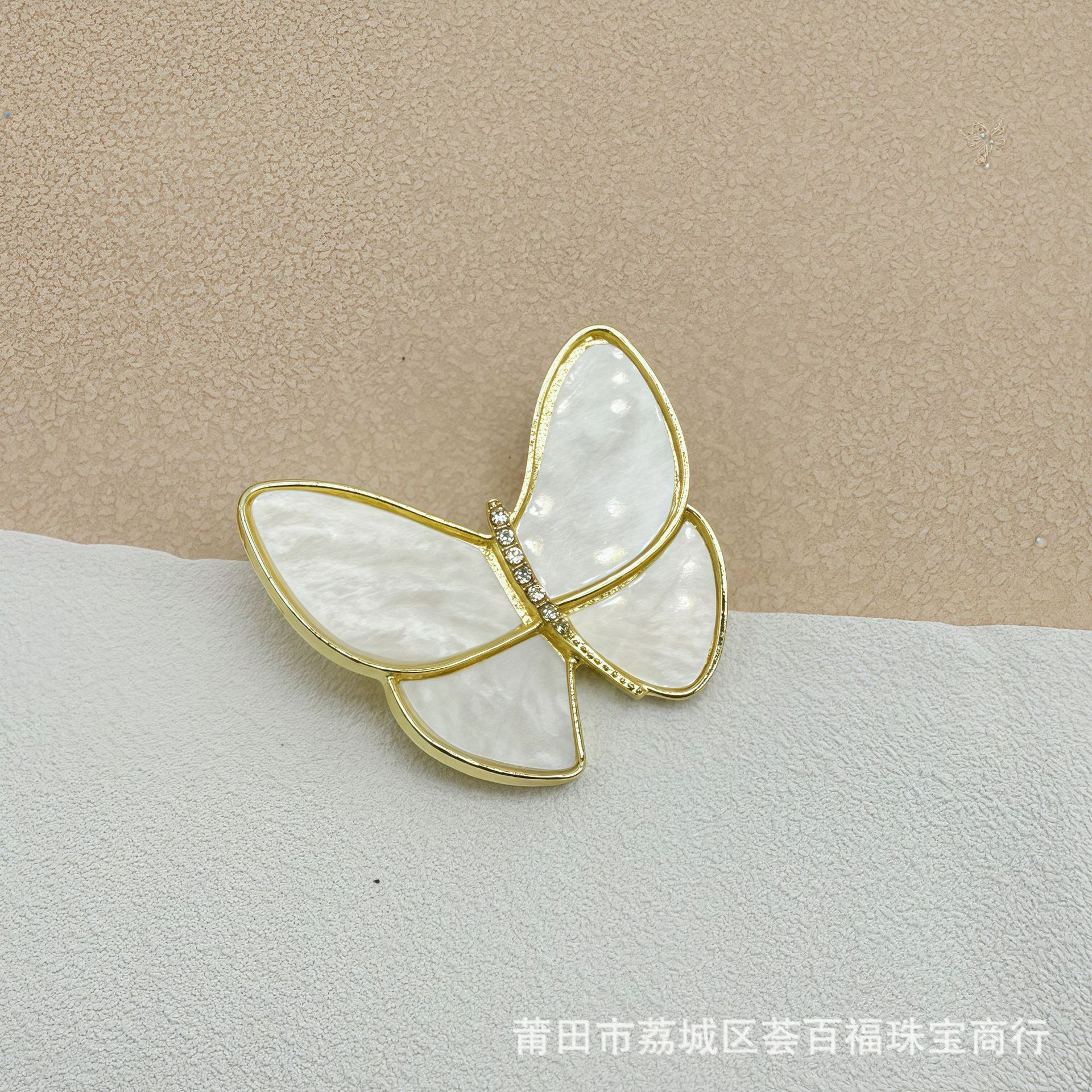 Butterfly Pearl Shell Brooch Women's Fashion High-End Temperament Brooch Jewelry Insurance Sales Business Customer Gifts
