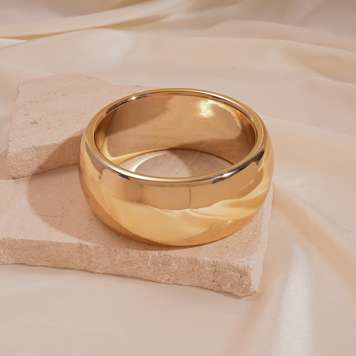 Europa y los Estados Unidos transfronterizos acrílico geométrico redondo cuadrado brazalete de corte simple personalidad exagerada nicho de alta sensación joyería image 9