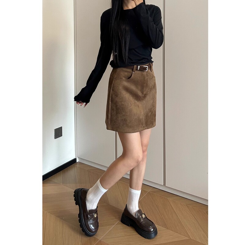 Plus-Size Coffee Brown Suede A-Line Skirt for Women, Spring and Autumn, Petite High-Waisted Trendy Khaki Workwear Short Skirt