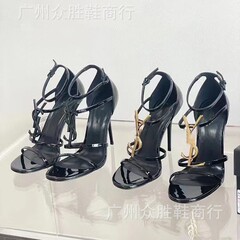 高版のハイヒールの女性の楊林の1字はサンダルの細いと金属のアルファベットのボタンのハイヒールの露指の細いとサンダルの女性を持ちます。