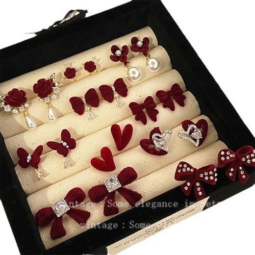 New Year's earrings niche design suitable for winter, retro versatile flocked red earrings, French gentle earrings
