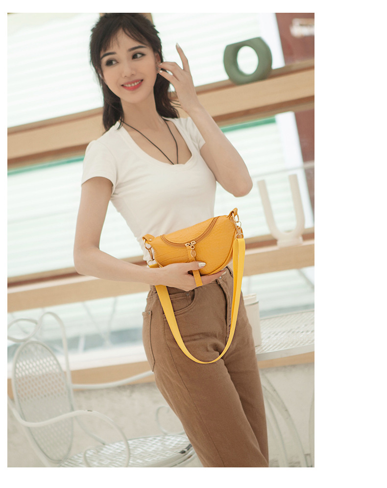 Women's Medium Pu Leather Solid Color Streetwear Dumpling Shape Zipper Crossbody Bag display picture 4