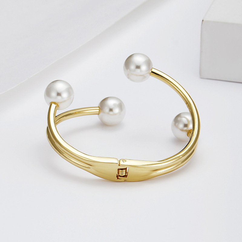 Elegant Geometric Alloy Women's Bangle display picture 4