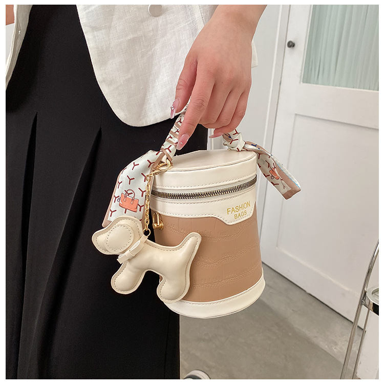 Ins Frauen 2024 neue zylindrische Schal Handtasche Trend Nischenstruktur Western Stil einzelne Schulter Umhängetasche_voghion.com