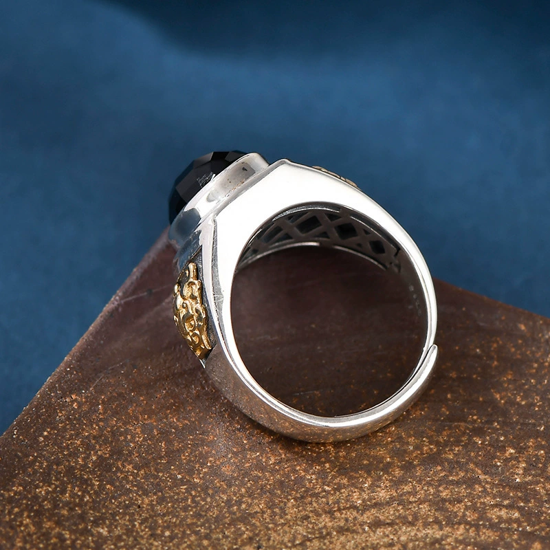 Agate retro adjustable ring, silver 925 sample, on index finger