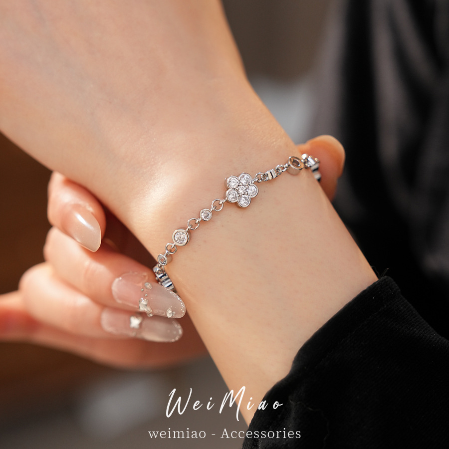 Pulsera de flores redondas de piedra de silicio ligera de lujo nicho pulsera de alta sensación temperamento simple joyas de moda al por mayor image 3