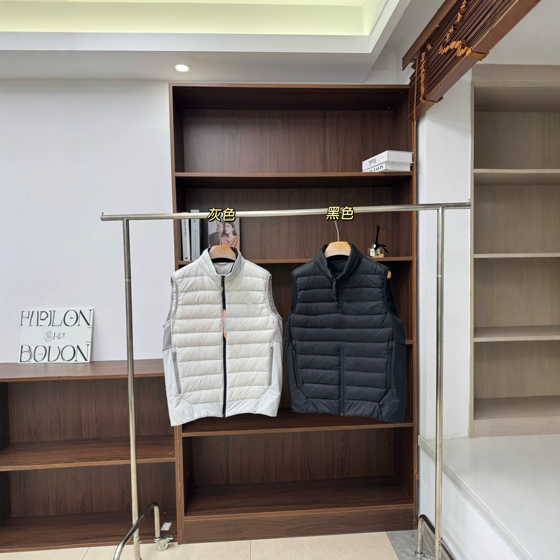 ——0915-3 Black and gray two-tone down vest, new autumn/winter 2026 collection, lightweight, high fill power, warm and comfortable