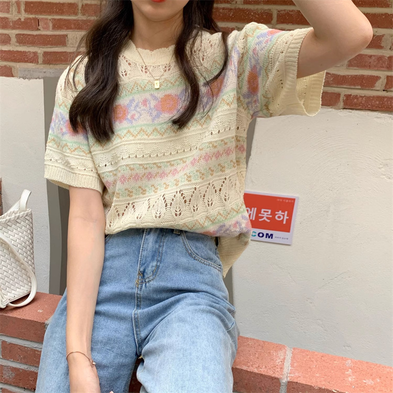 Knitted thin base sweater with a round collar