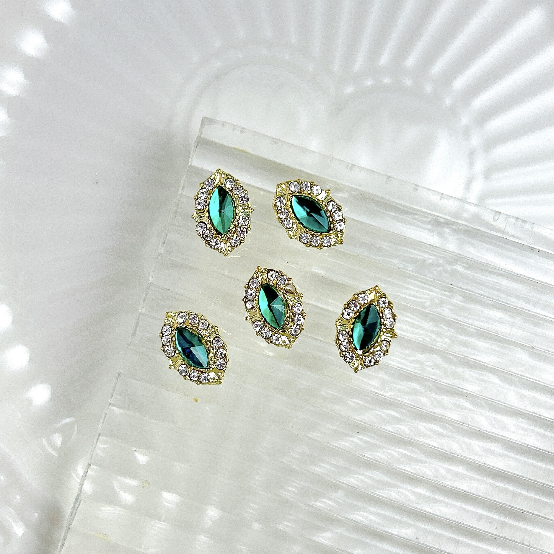 Nueva aleación china joyas de manicura taladro explosión grasa flash Fang amor gota de agua XiFeiYuan la misma armadura de la corte con taladro