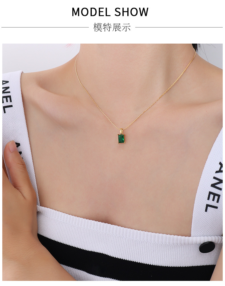 Women'S Gender Plating Design Chinese Style National Fashion Palace Style Emerald Zircon Pendant Clavicle Chain Necklace Female Titanium Steel Plated 18k Real Gold P026