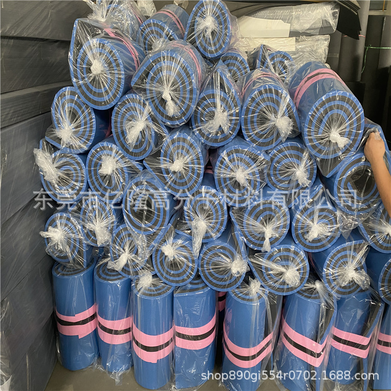 Dongguan xpe foam factory produces XPE water entertainment game Holiday floating blanket floating mat floating bed water track