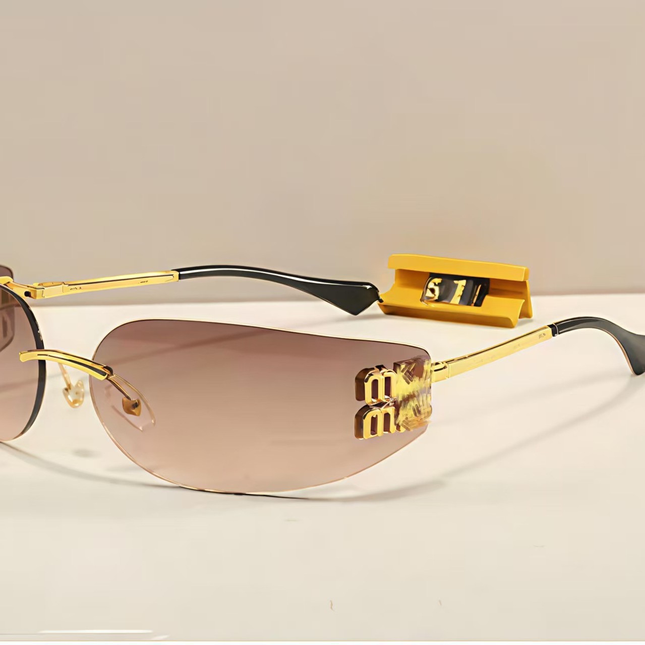 Miaojia's New Frameless One-Piece Sunglasses, Same Style as on Xiaohongshu, with Curved Narrow Frame for Women, Model 51S, Fashionable Sunglasses