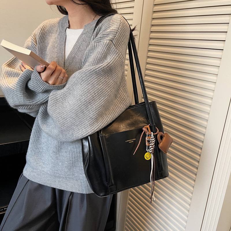 2025 nuevo bolso de mujer de cuero suave de gran capacidad bolso retrógrado bolso de mano para trabajar bolso de hombro bolso de cubo de mano