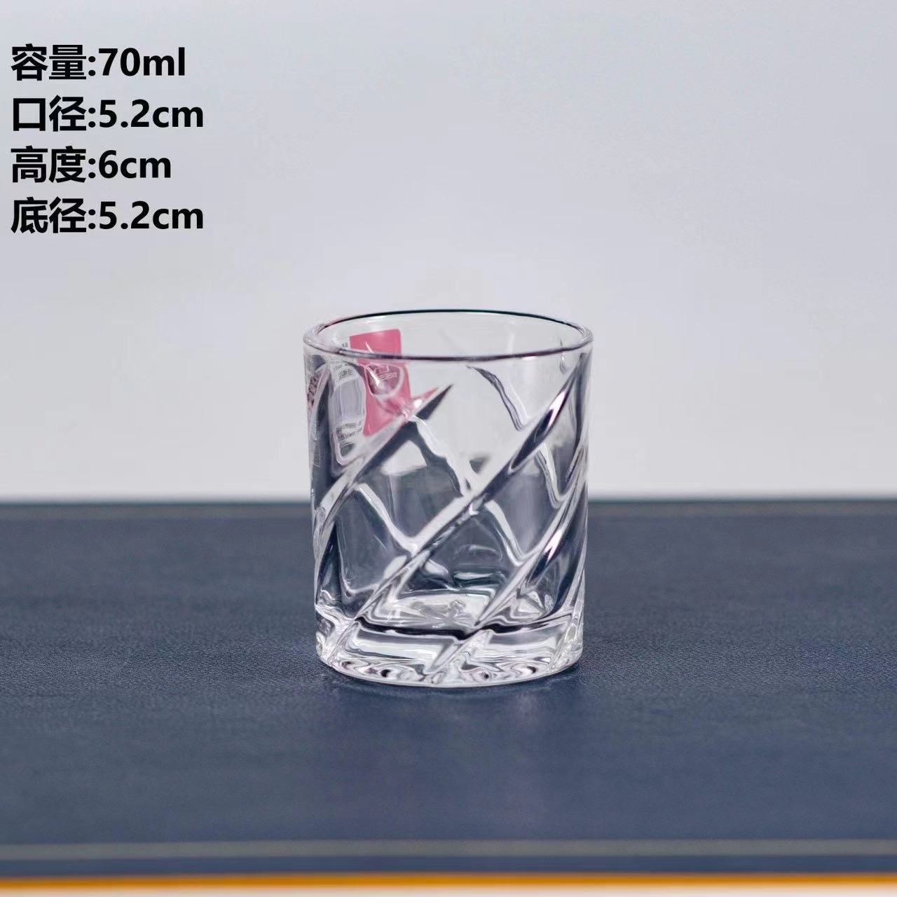Vaso de vino grabado con patrón de diamante Vaso de vidrio Vaso de vino Vaso de sake Vaso de vino blanco Vaso de un bocado Vaso de vino pequeño 70ml al por mayor