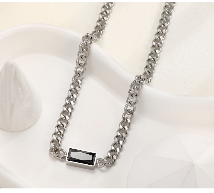 Elegant Black Rectangular Zircon Titanium Steel Clavicle Chain Necklace display picture 3