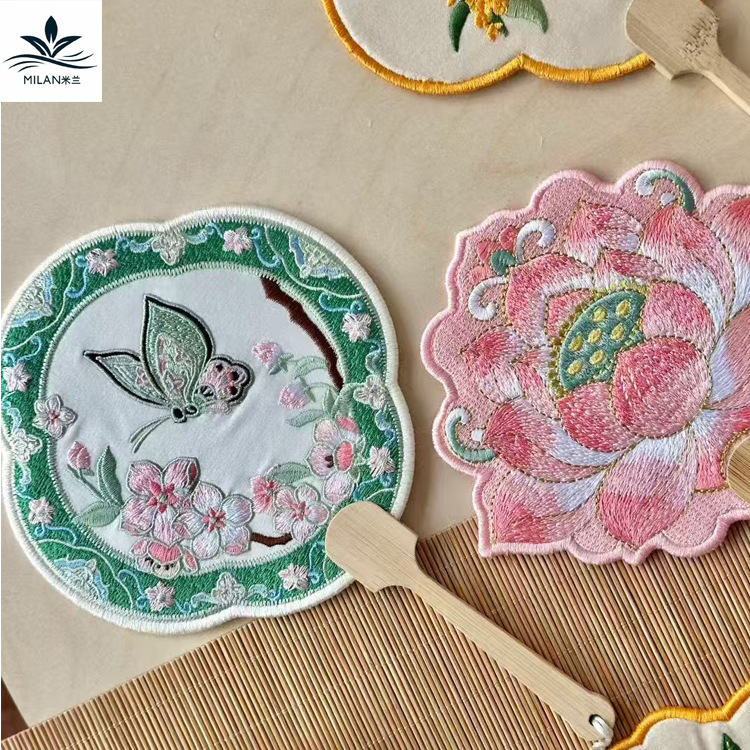 Regalos del Festival del Medio Otoño nuevos grupos bordados chinos materiales de embalaje floral Fan Decoración DIY pequeños ventiladores al por mayor