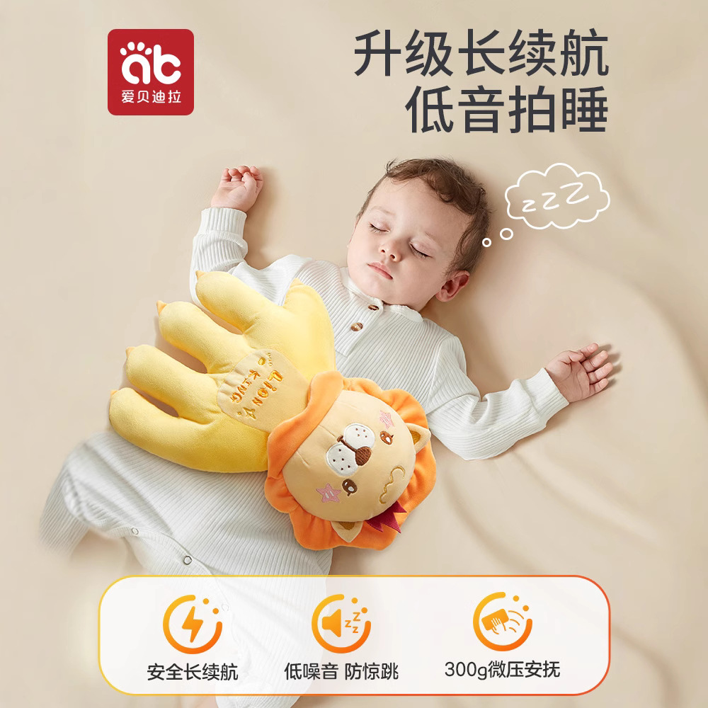 El bebé calma la palma de la mano para convencer al bebé de que se acueste, acaricie y duerma