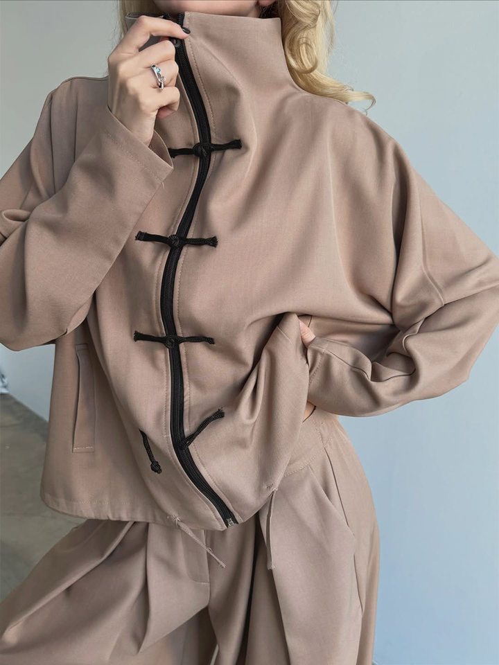 Bộ vest áo khoác cổ đứng khuy tàu dây rút và quần ống cong dáng rộng — Màu kaki, Màu sô cô la, màu đen chi tiết 3