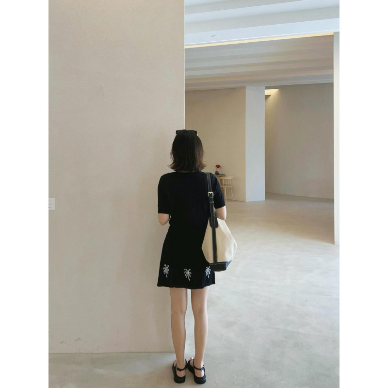 2025夏季女装烫钻v领短袖T恤半身裙巨显瘦套装胖超火夏装一整套|undefined