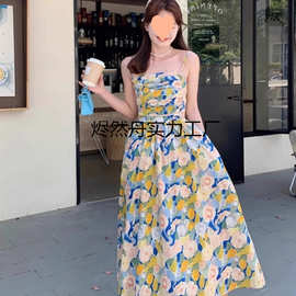 碎花吊带连衣裙吊带裙油画夏季海边度假新款法式甜美沙滩抹胸裙子