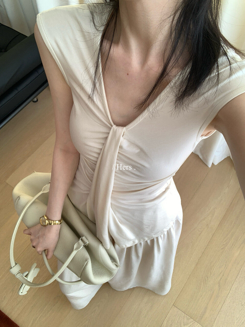 Áo thun nữ cổ V xếp ly tay ngắn thiết kế dây buộc — màu đen, màu mơ chi tiết 21