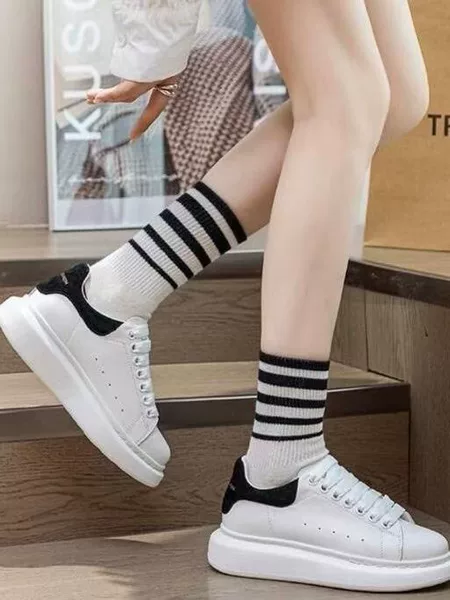 Cross-border Putian Alexander McQueen white sneakers, 2026 autumn/winter new collection, celebrity-style, thick-soled, height-increasing platform shoes
