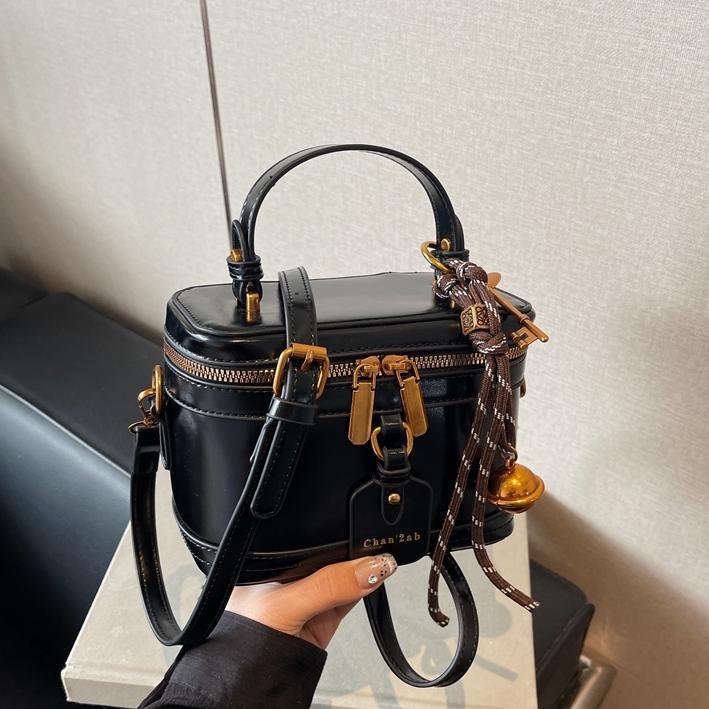 Bagos de mano de fragancia retrógrada para mujeres 2024 nuevo bolso retrógrado de estilo nicho de moda alta textura mochila