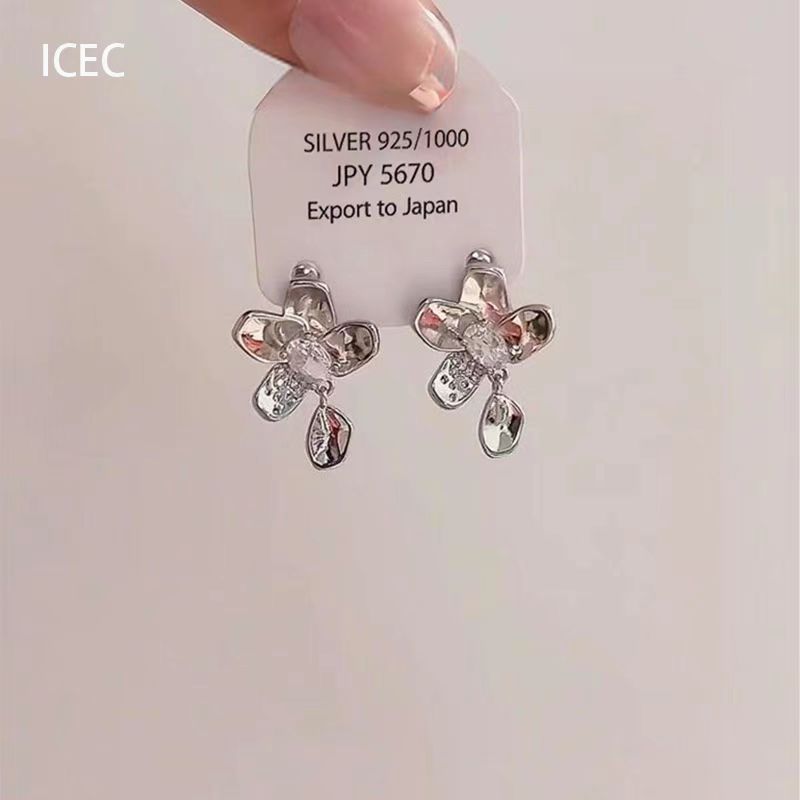 フランス式の清冷感の銀色の金属のイヤリングの真珠のドリルのフリンジデザイン感の耳飾りのファッションの高い顔の値の女性の耳飾り