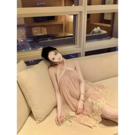 连衣裙;蕾丝衫雪纺衫