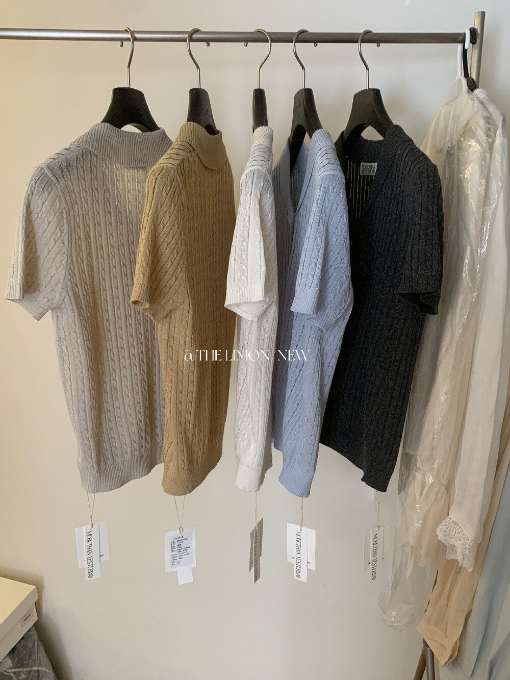 Áo polo nữ cổ bẻ tay ngắn phong cách cổ điển, chất liệu cotton pha sợi, form suông thoải mái — Xám Apricot, trắng ngà, xanh nhạt, Xám hoa sâu chi tiết 15