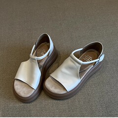 [Fanfuna] スーパーソフトレザー~レトロカジュアル厚底サンダル、女性用夏の美しい万能ローマンサンダル