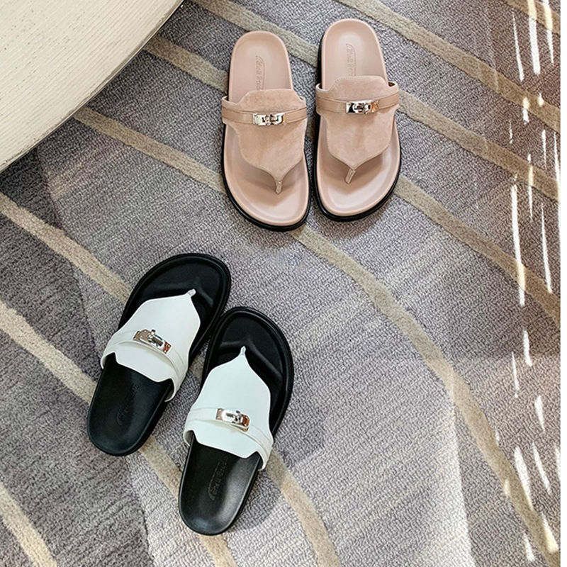 2025 New Classic Replica Buckle Thick-Soled Thong Casual Flip-Flops Large Size Women's Summer Outdoor Wear