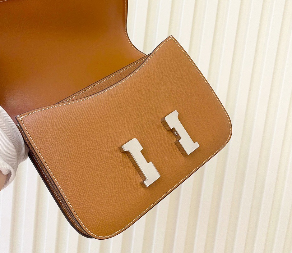 골든 브라운 실버 버클 올바른 버전