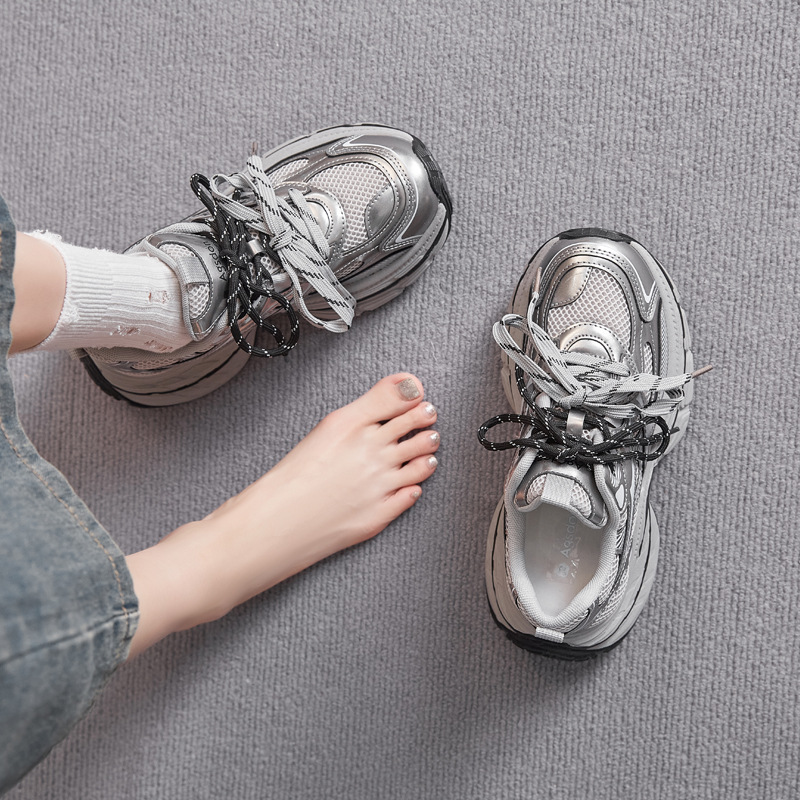 Zapatos de zapato para padres y mujeres 2026 nuevos zapatos deportivos de primavera retro gris plateado zapatos de carrera casuales
