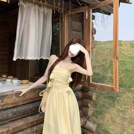 温柔奶油黄吊带连衣裙女夏季甜美初恋风显瘦收腰小众设计感长裙