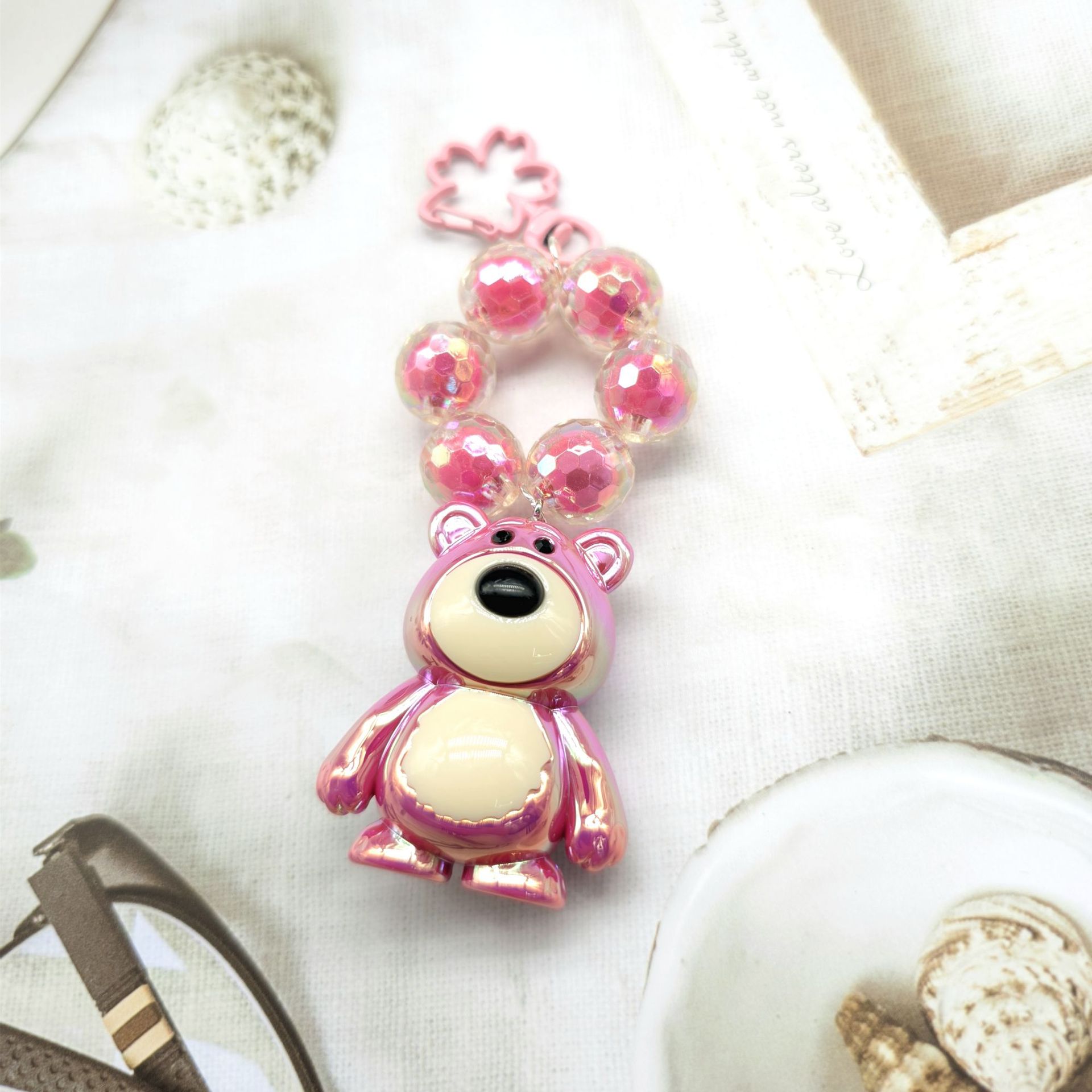 2023 nuevo llavero de cadena de cuentas redondas colgante de oso Cadena de teléfono móvil colorido fresco perla accesorios de color sólido auricular