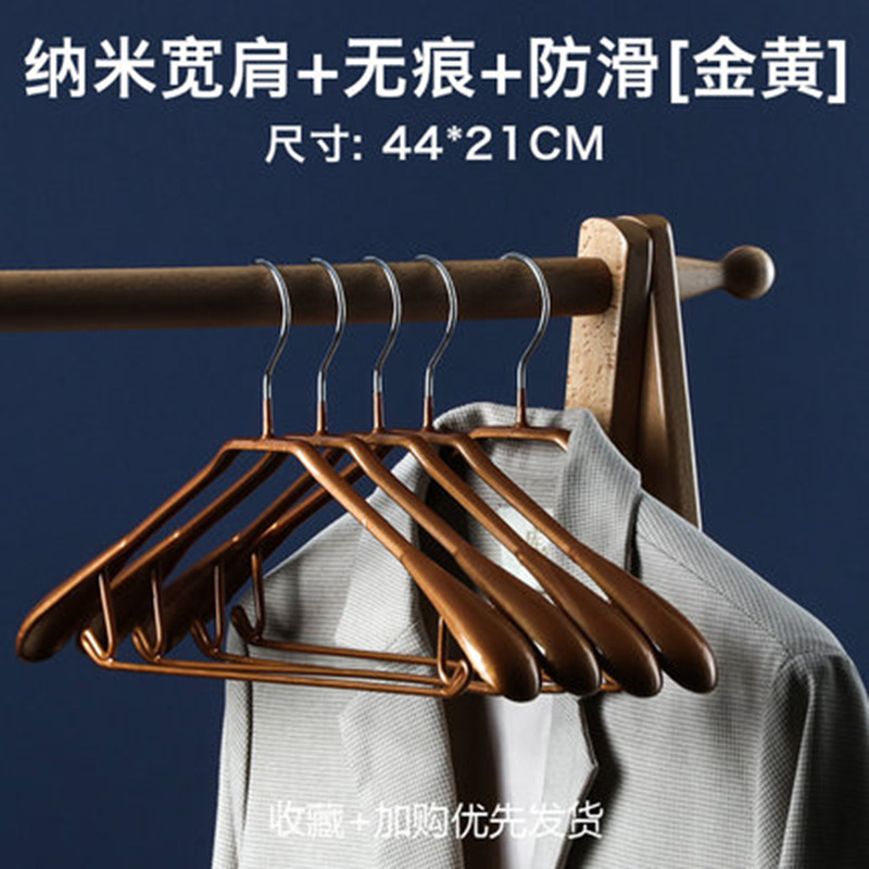 어깨가 넓은 골든