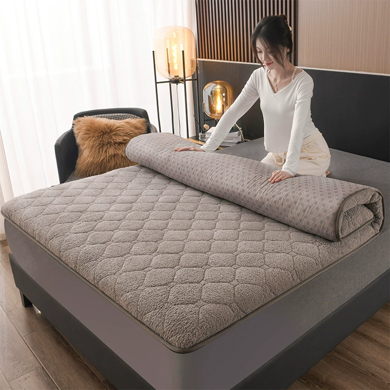Оптовая продажа тюфяка циновки татами тюфяка бархата овечки зимы фабрики сразу проложенная двойником теплая горячая