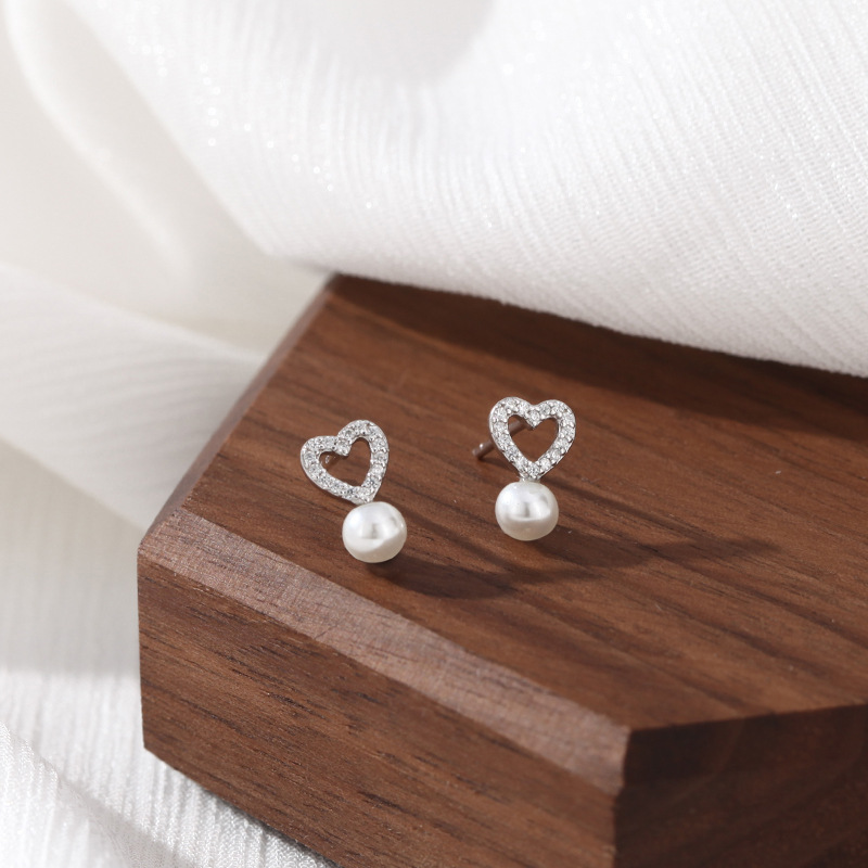 1 Pair 925 Sterling Silver Artificial Diamond Heart Shape Pearl Ear Studs display picture 2