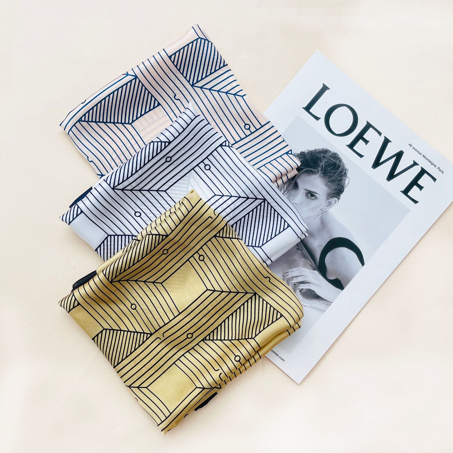 Fashionable universal professional neckerchief