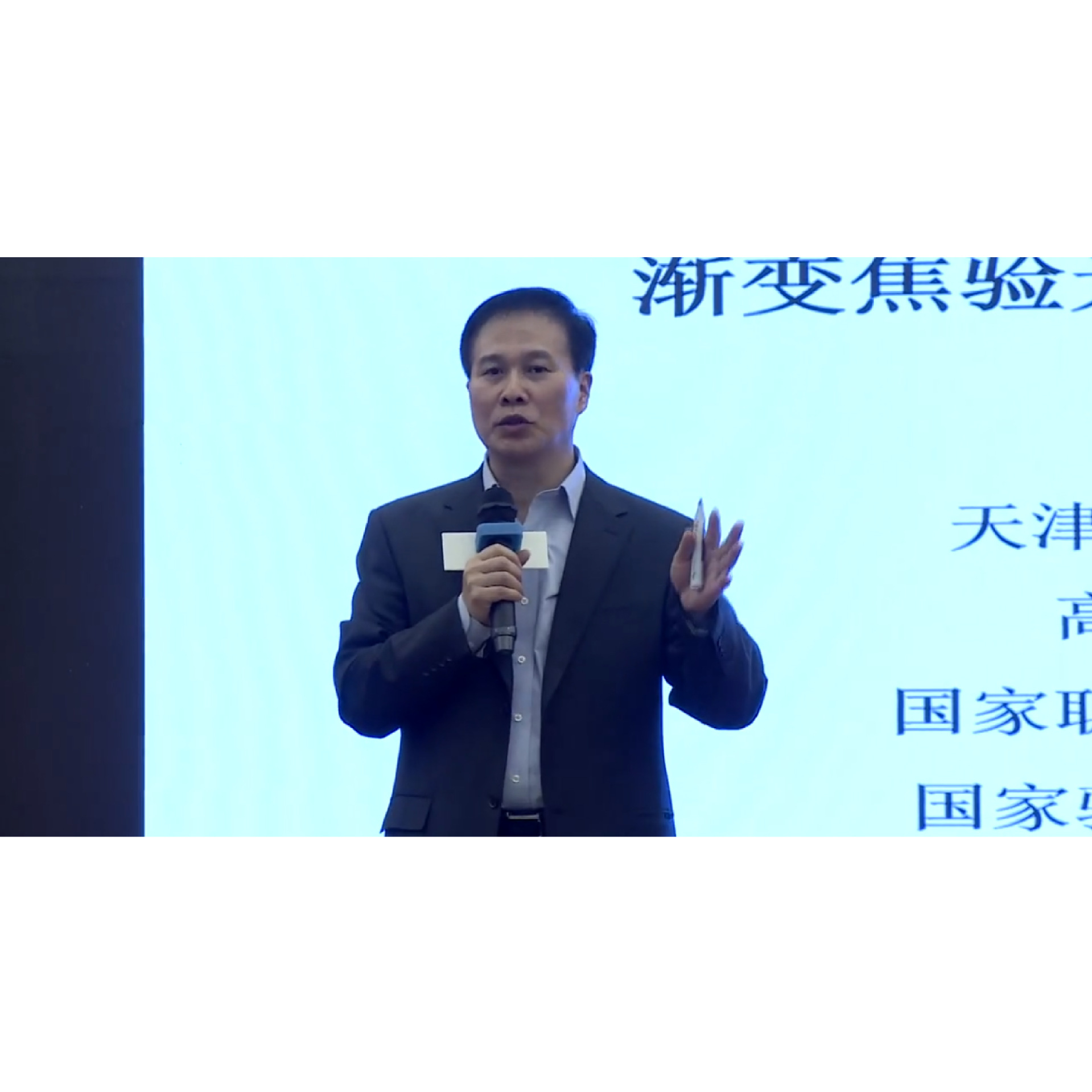 �������۾��ĸ߿͵����� �γ�����