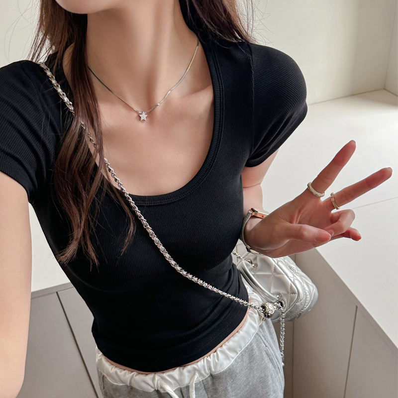 검은색
