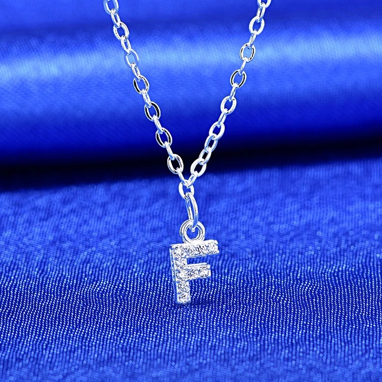 문자 F