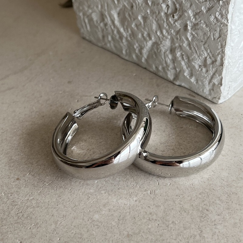 Europe and the United States cold style silver smooth plain hoop earrings minimalist versatile thick hoop earrings online popular hoop female