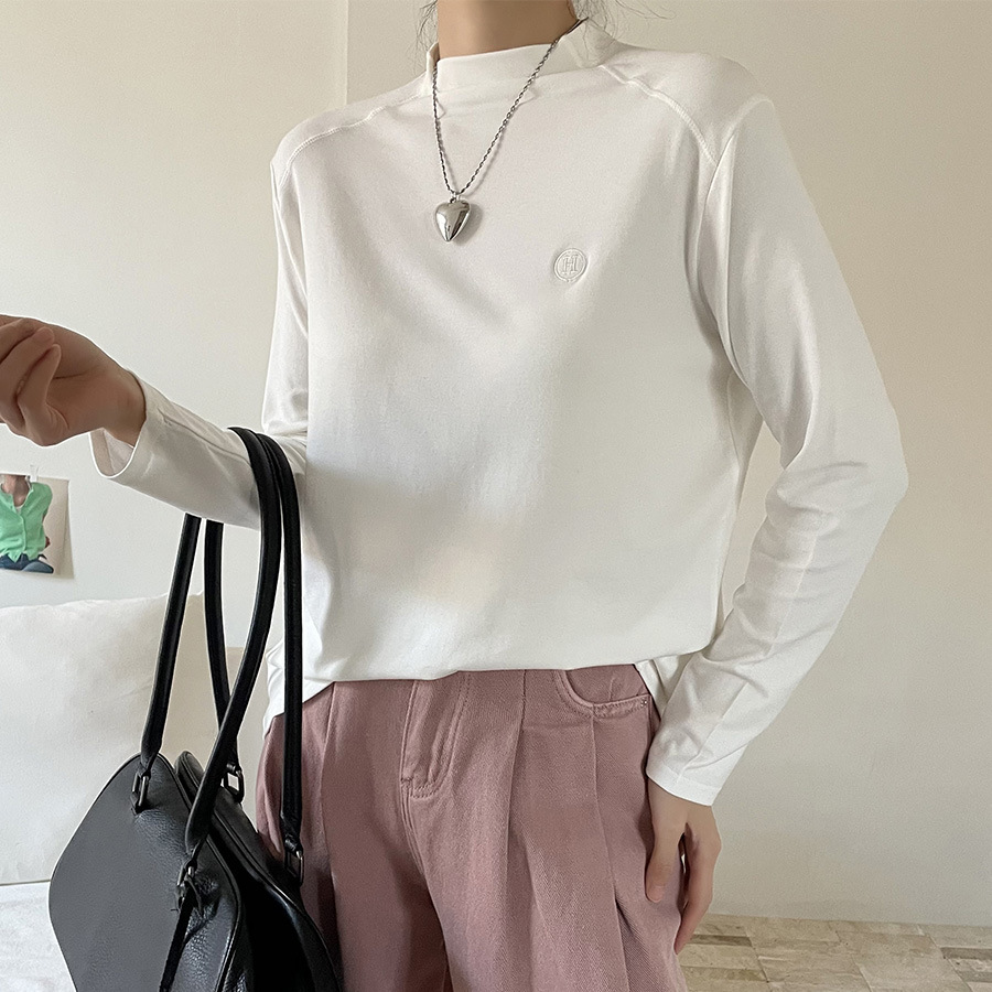 LIZHIQI 기본 세미 하이 칼라 티셔츠 2024 가을 새 문자 자수 긴 소매 기본 코트 240659