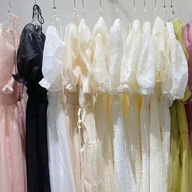 连衣裙;羽绒服;毛衣