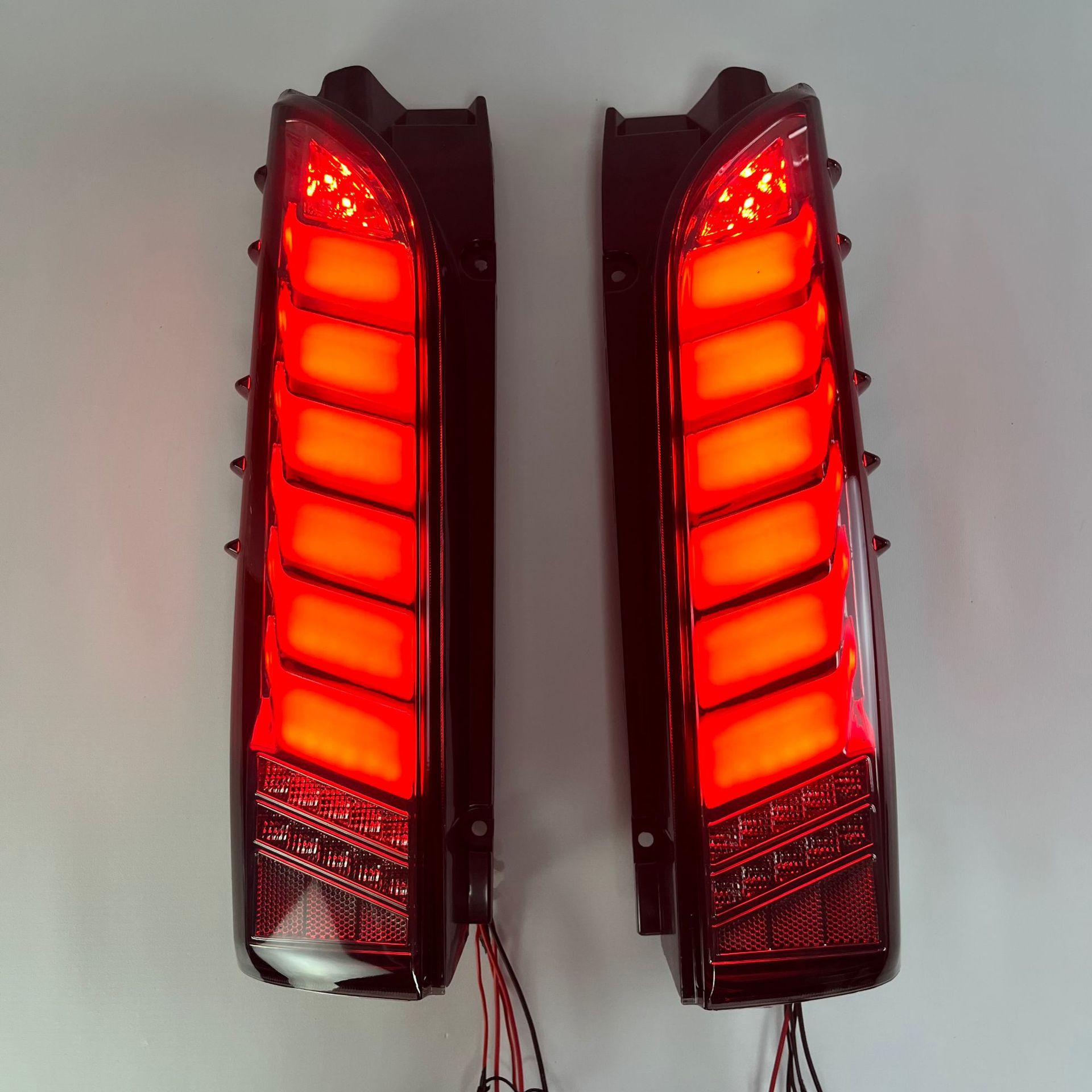 Suitable for Toyota Hiace 200 series (2005-2018) car tail light modification to LED tail lights with sequential brake lights
