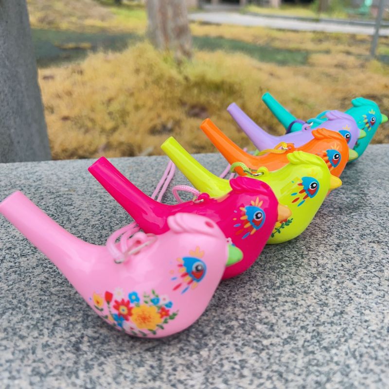 Fábrica al por mayor con agua que cambia el sonido del silbato de pájaro acuático al aire libre instrumento musical para niños silbato cuerno juguete parque puesto al por mayor